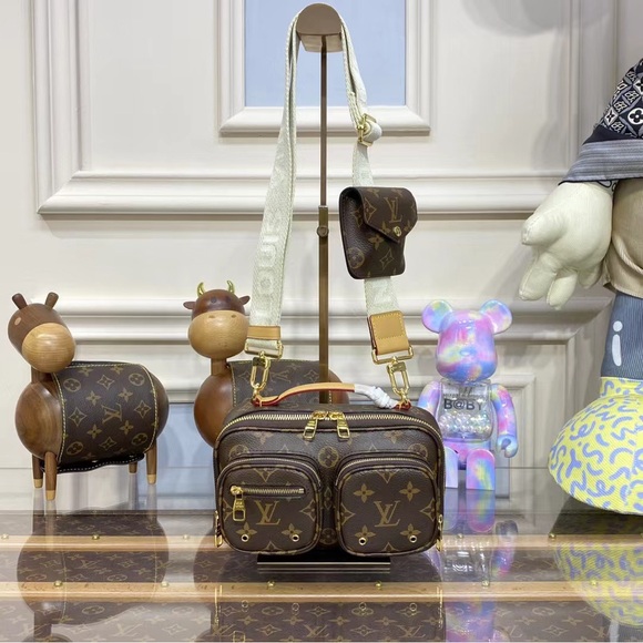 Meet the Posher Handbags - 💌Louis Vuitton Utility Crossbody Bag